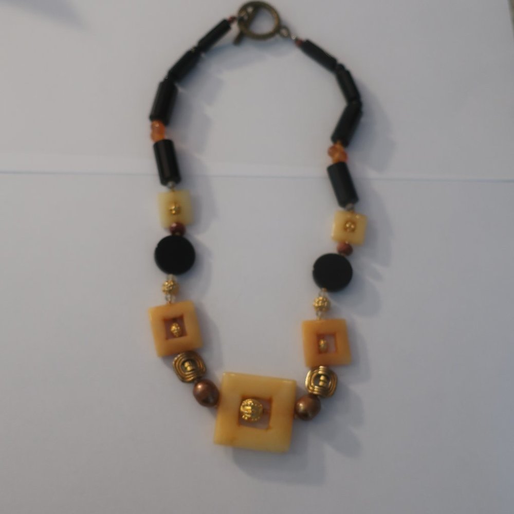 Womens Bloomingdale's Gold-Toned Black Peach Beaded Stone Collar Necklace *